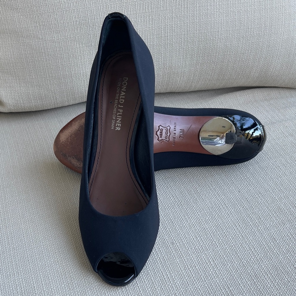 Donald J. Pliner Black Peep-Toe heels size 7.5M